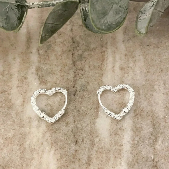 925 Sterling Silver Dainty Heart Huggie Earrings Small Hoop Earrings - Picture 1 of 4